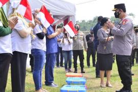 Kapolri Jenderal Polisi Drs Listyo Sigit Prabowo MSi Distribusikan 1000 Paket Sembako Untuk Masyarakat di Tangerang