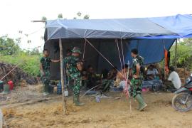 Keakraban Personel TMMD dan Warga Kelurahan Kampuri Ngopi Bareng Hingga Makan Bersama