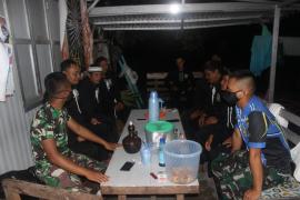 Anggota TMMD Jalin Silaturahmi Bersama Ranting PSHT Mihing Raya