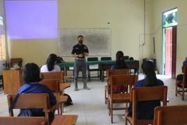 Satgas TMMD Ajarkan Public Speaking Pelajar SMKN I Mihing Raya