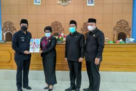 Rapat Paripurna, Wabup Bengkulu Utara Serahkan Nota Pengantar Penyertaan Modal Daerah