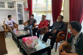 Kerap Intip Gadis Mandi, Oknum Kades di Bengkulu Utara Diminta Dicopot dari Jabatannya