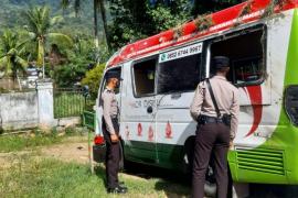 Lepas Kendali dan Terbalik, 13 Penumpang Minibus Luka Ringan