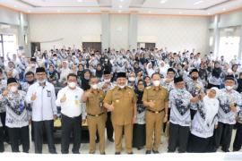 acara temu ramah Bupati Pasaman dengan para guru yang tergabung dalam PGRI (Persatuan Guru Republik Indonesia) Kabupaten Pasaman