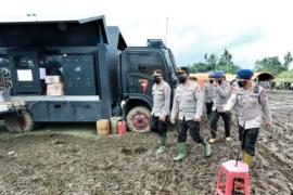 Tinjau Posko Pengungsian, Kabaharkam Polri Cek Kesiapan Dapur Umum yang Disediakan Oleh Polri