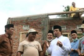 Bertahun-tahun Tinggal di Rumah Tak Layak Huni, Kini Burmawi dan Keluarga Akan Miliki Rumah Impian Atas Sentuhan Helmi – Dedy