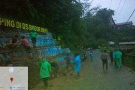 Musibah Longsor, Polres Kepahiang Lakukan Pembersihan dan Pengaturan Lalin