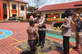 Tanamkan Nilai Semangat Juang, Polres RL Sambut Bintara Remaja Dengan Pembaretan