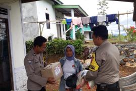 Polres Rejang Lebong Kembali Bagikan Bansos Kepada Warga Kurang Mampu