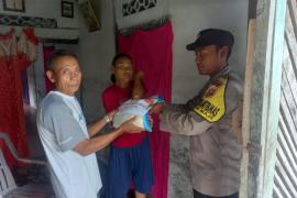 Polsek Maje Kembali Salurkan Bansos Kepada Warga Kurang Mampu