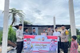 Polsek Sindang Dataran Distribusikan Puluhan Paket Bansos