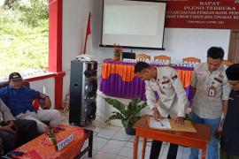 Polsek Giri Mulya Hadiri Rapat Pleno Terbuka Hasil Rekapitulasi DPHP Pemilu 2024 di Sekretariat PPS Kecamatan Giri Mulya