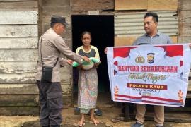 Lagi, Warga Kurang Mampu Terima Bansos dari Polsek Nasal