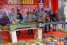 Satgassus Rafflesia Polda Bengkulu Berhasil Ungkap Home Industri Pembuatan Senpi Rakitan dan Sita Ratusan Senpi Ilegal