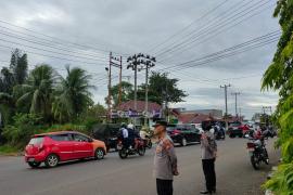Bengkulu  - Salah satu bentuk pelayanan prima kepada masyarakat Polresta Bengkulu gelar Strong Point dipagi hari Senin, (08/05/2023).   Strong Point sebagai kegiatan pengaturan arus lalu lintas, ditujukan untuk menciptakan keamanan, keselamatan, ketertiban dan kelancaran dalam berlalu lintas di pagi hari, disaat warga memulai beraktifitas.  Selain itu, program Strong Point ini merupakan wujud nyata tugas Kepolisian dalam rangka mengoptimalkan kegiatan pelayanan Kepolisian terhadap seluruh lapisan warga yang