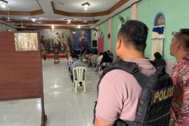 Beri Rasa Aman, Polisi Jaga Ibadah Minggu Di Gereja GKPI Desa Giri Kencana