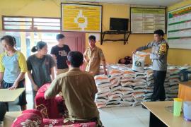 Diawasi Bhabinkamtibmas, Bantuan Beras Cadangan Pangan Pemerintah Dibagikan