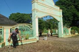 Sambut Hari Bhayangkara, Polsek Air Besi Laksanakan Bakti Sosial di Tempat Ibadah 