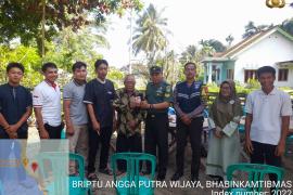 Bhabinkamtibmas Polsek Maje Hadiri Pembagian  BLT DD Tahun 2023 Tahap II di Desa Benteng Harapan 