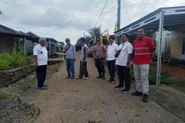 Bhabinkamtibmas Betungan Dampingi Dinas PUPR dan Kelurahan Tinjau Lokasi Banjir 