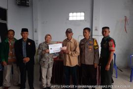 Bhabinkamtibmas Polsek Curup Hadiri Kegiatan Penyaluran BLT-DD di Desa Air Meles 