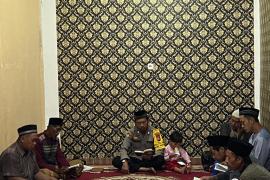 Tingkatkan Silaturahmi Polisi RW Mengaji Bersama Warga