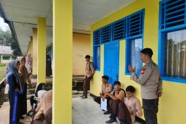 Personel Polsek Air Besi Hadiri Kegiatan Kenaikan Kelas di SMAN 10 Bengkulu Utara
