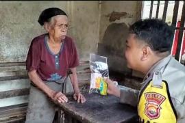 Sambut HUT Bhayangkara ke-77, Personel Polsek Air Besi Laksankan Bakti Kesehatan 