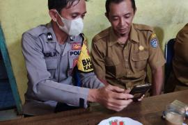 Bhabinkamtibmas Polsek Air Besi Sosialisasikan Aplikasi Polri Super APP 