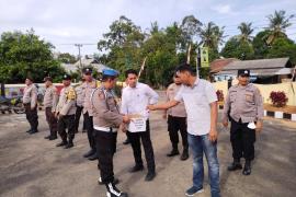 Sedekah Senin, Polsek Lubuk Pinang Salurkan Bantuan Kepada Warga yang Sakit