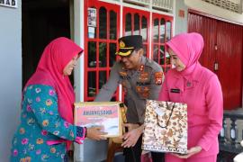 Kapolres Bengkulu Utara Anjangsana Ke Purnawirawan Polri dan Warakawuri Dalam Rangka Hari Bhayangkara Ke-77