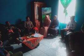 Bhabinkamtibmas Hadiri Rapat Koordinasi Pengurusan dan Laporan Keuangan Bumdes Desa Kualalangi