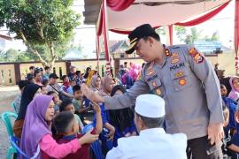 Bakti Kesehatan, Polsek Lebong Atas Gelar Sunatan Massal dan Pengobatan Gratis