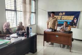 Bhabinkamtibmas Polsek Padang Ulak Tanding Gelar Jumat Curhat Bersama Warga