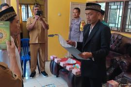 Bhabinkamtibmas Lakukan Monitoring Pelantikan Perangkat Desa