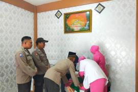 Kolaborasi Polri dan Nakes Untuk Kecamatan Batik Nau Lebih Sehat