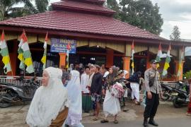 Polsek Lais Amankan Sholat Idul Adha Di Desa Kalbang san Desa Taba Baru