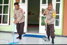 Sambut Hari Bhayangkara, Polres RL Baksos Bersihkan Sarana Ibadah