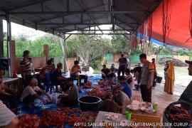 Bhabinkamtibmas Polsek Curup, Monitoring Giat Pemotongan Hewan Kurban di Desa Air Meles Bawah 