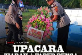 HUT Bhayangkara ke 77, Polres Bengkulu Selatan Ziarah Makam Pahlawan dan Tabur Bunga