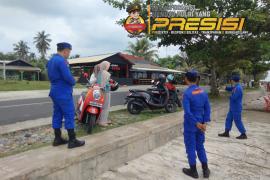 Sat Polairud Patroli di Pantai Pasar Bawah, Imbau Wisatawan untuk Tidak Mandi Ditepi Pantai