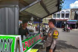 Bhabinkamtibmas Polsek Kota Manna Lakukan Sambang kepada Pedagang Juz Buah 