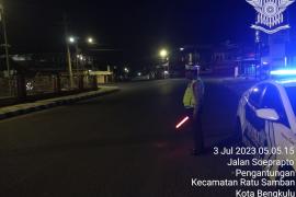 Sat Lantas Polresta Bengkulu Laksanakan Pengamanan Salat Subuh di Masjid Jamik
