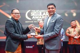 Presiden Director & CEO Indosat Ooredoo Hutchison, Vikram Sinha raih penghargaan CEO of The Year di Selular Award ke-20