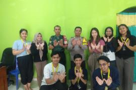Bersinergi, Babinsa dan Bhabinkamtibmas   Sambangi Mahasiswa UGM yang KKN di Desa Bandar Agung