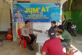 Serap Informasi Masyarakat, Polsek Giri Mulya Jumat Curhat di Bengkel