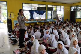 Polsek Pino Raya Laksanakan Penyuluhan Tata Tertib Berlalu Lintas di SMPN 05 BS
