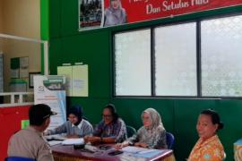 Bhabinkamtibmas Aipda M.Harahap Sambang ke Puskesmas di Desa Binaanya