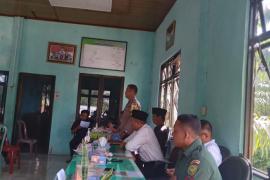 Monitoring Penggunaan DD, Bhabinkamtibmas Polsek Manna Hadiri Musyawarah Pra Pelaksanaan Pembangunan Rabat Beton