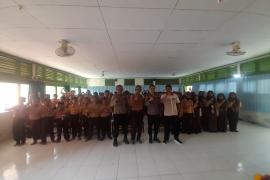 Kapolsek Giri Mulya Hadiri Penutupan MPLSSB di SMP N 32 BU